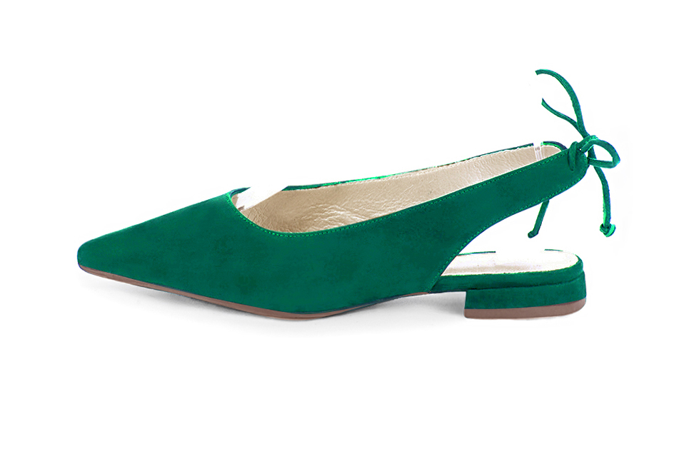 Women's emerald green elegant slingback heels. Pointed toe. Flat flare heels - Profile view